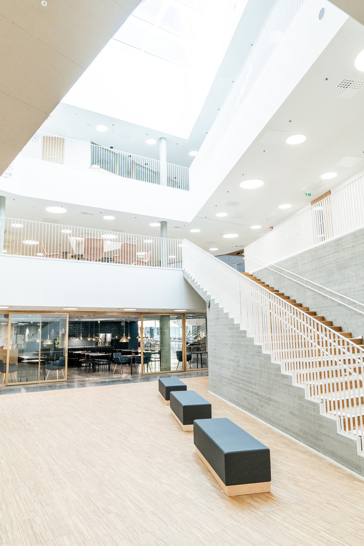 Näkymä Karin Kampuksen konserttisalilta sydäntilan suuntaan