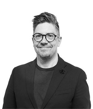 LauriHuotari_300x350_asento1.jpg