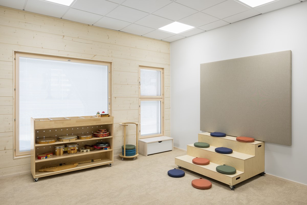 Musiikkihuone Lentolan päiväkodissa Vantaalla