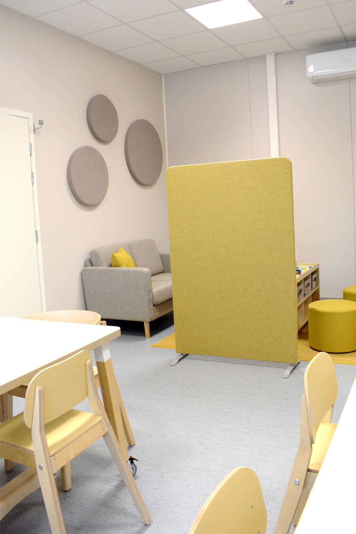 Merikaarron päiväkodin tiloissa on akustoivia sermejä