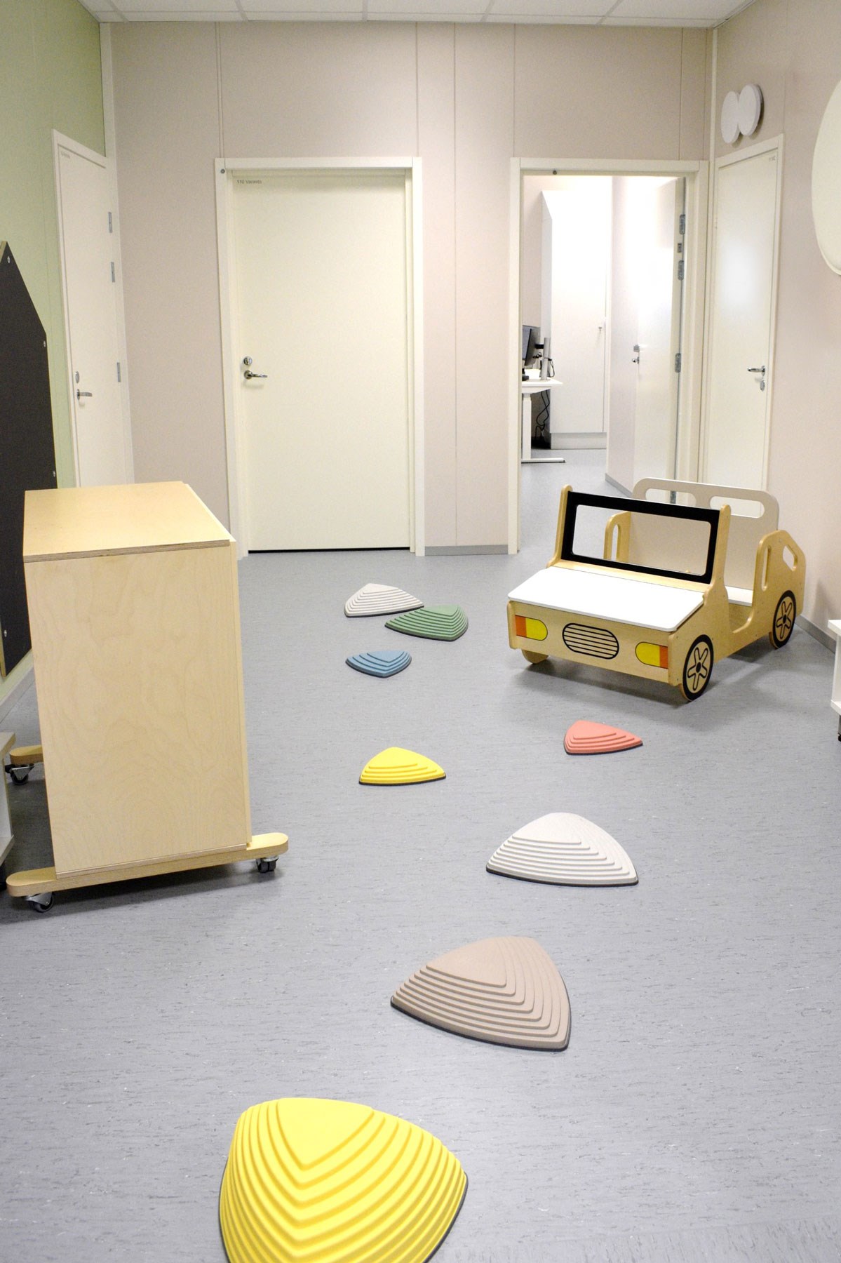 Merikaarron päiväkodissa myös käytävät muuntuvat leikkitilaksi
