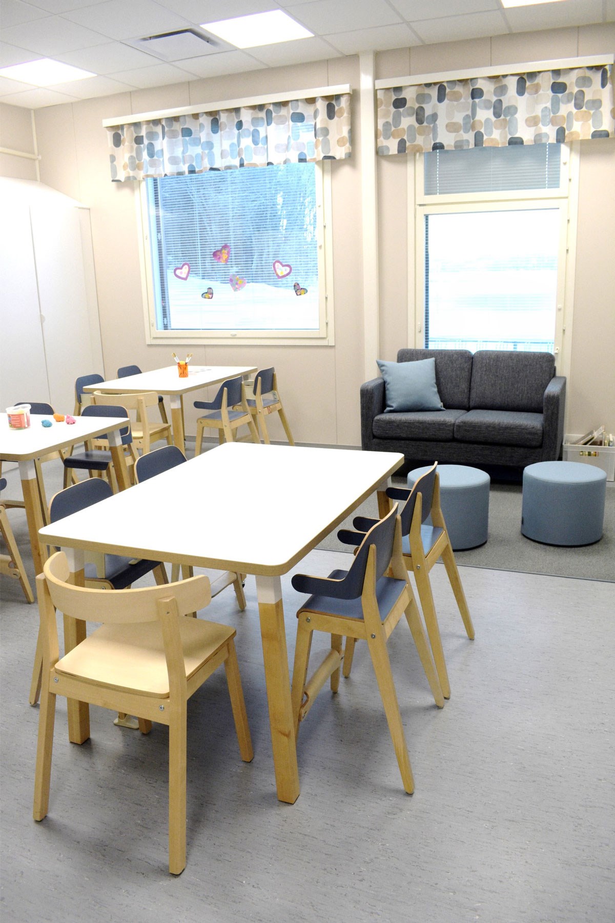 Merikaarron päiväkodissa ryhmähuoneissa on eri väriteemoja