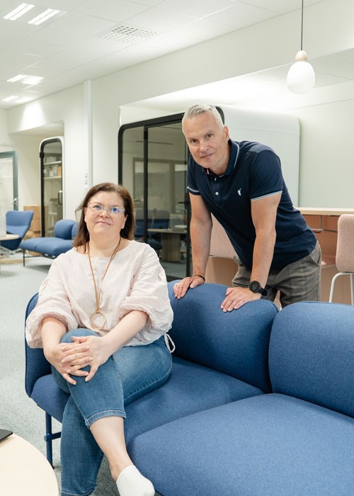 Tenetin koulun rehtori Pasi Ragnell ja Annika Nurminen