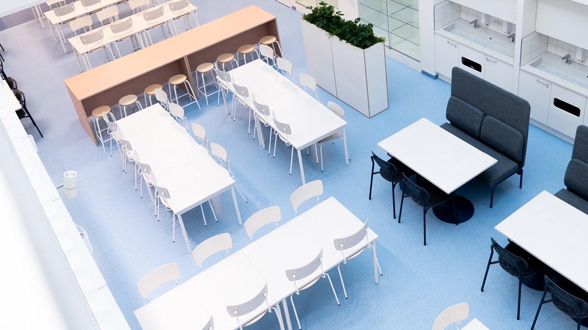 Ruokailutila Sorrilan yhtenäiskoulussa