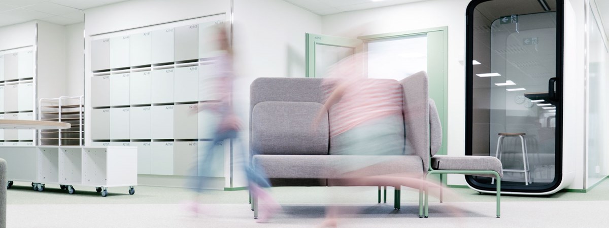 Lekolar apunasi uuden koulun kalustamisessa ja varustamisessa