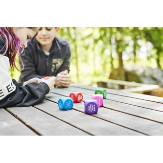 Conversation Cubes -noppapeli, englanninkielinen