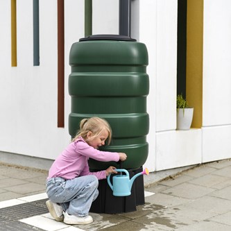 Vesitynnyri hanalla ja jalustalla