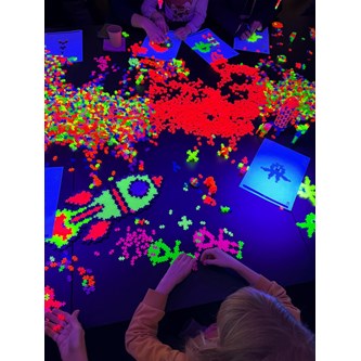 PLUS-PLUS Glow, 2000 kpl