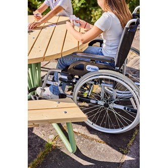 Rörvik piknikpöytä pyörätuolipaikalla, mänty, ø120 K 72 cm