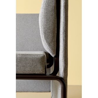 Adapt 120 sohva, matala selkänoja, sivupaneeli oikealla, ik 65, K 108