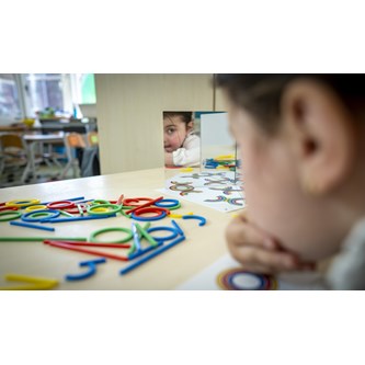 EDUCO Fröbelin laatikko renkailla ja tikuilla