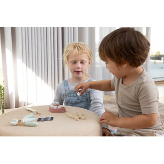 Dantoy Roolisetti, hammaslääkäri