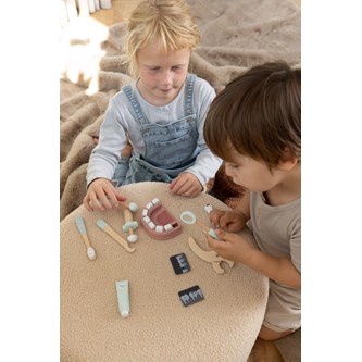 Dantoy Roolisetti, hammaslääkäri