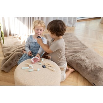 Dantoy Roolisetti, hammaslääkäri