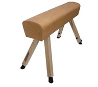 Hevonen puisilla jaloilla