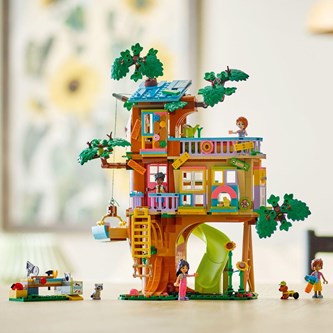 LEGO® Friends Ajanviettoa ystävyyden puumajalla 42652