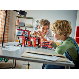 LEGO® City Paloasema ja paloauto 60414