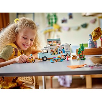 LEGO® Friends Ystävien seikkailu matkailuautolla 42663