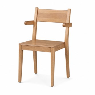 Use tuoli käsinojilla