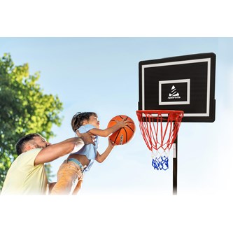 Koripalloteline täytettävällä alustalla