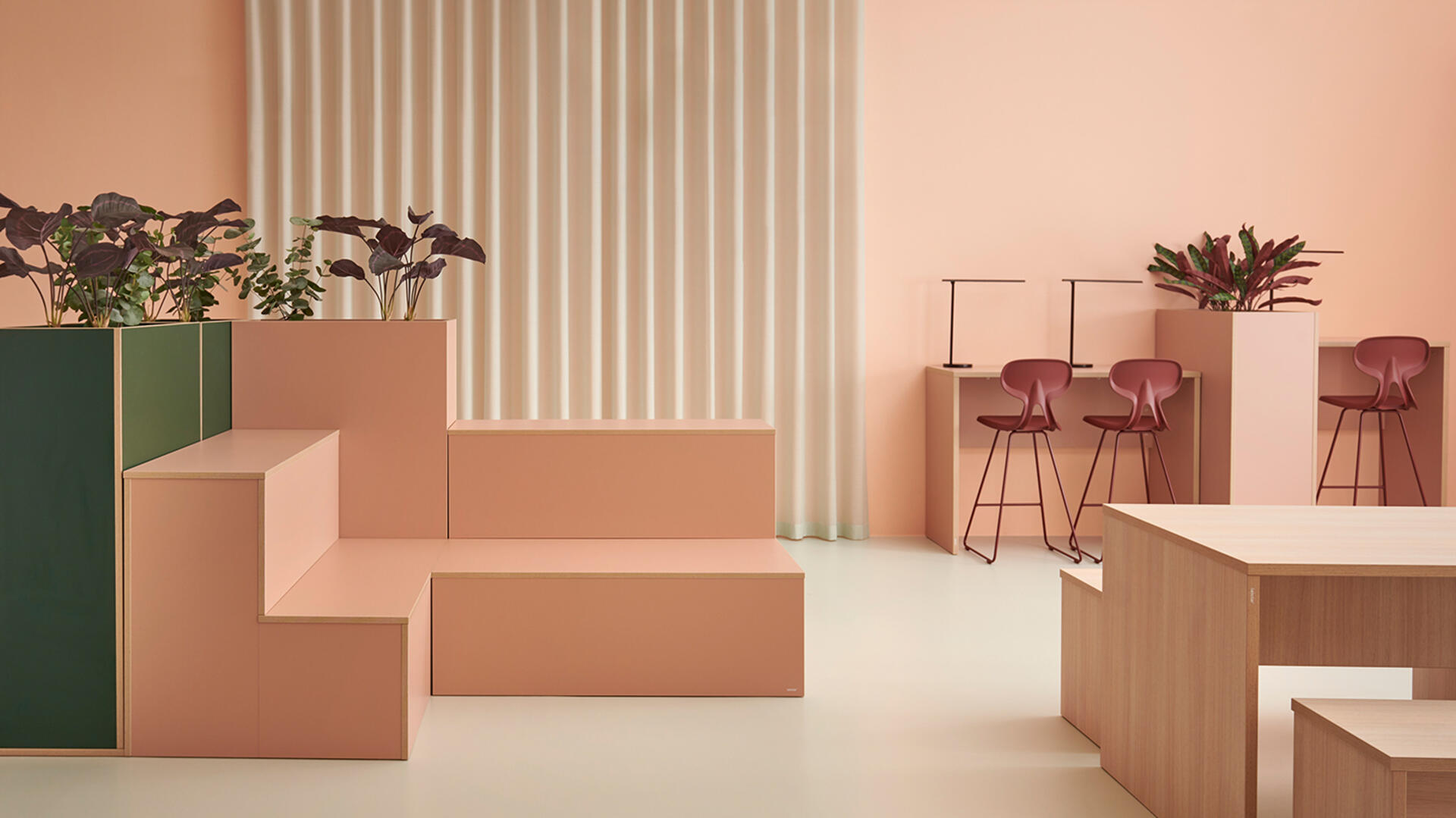 Näyttämömoduulit, kolot ja penkit