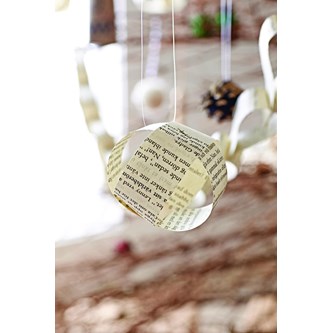 Joulukuusenpallo paperista