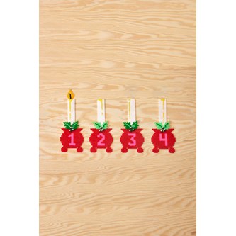 Adventtikynttilät puuhahelmistä