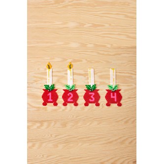 Adventtikynttilät puuhahelmistä