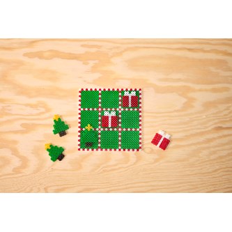 Ristinolla -peli puuhahelmistä