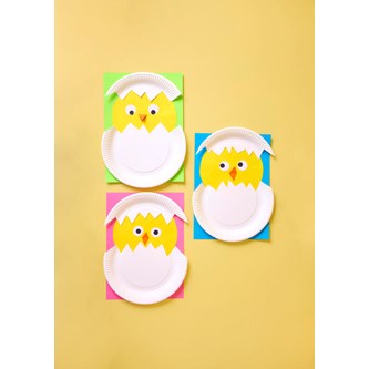 Pääsiäistipu paperilautasesta