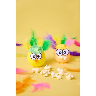 Pääsiäistiput hatuilla