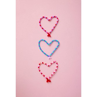 Helmiä askartelupunoksella