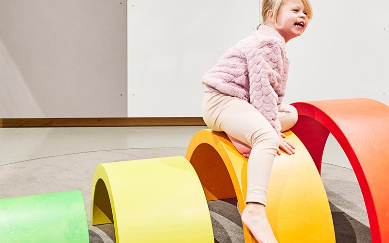 Leikkikalusteista rakennettu aktiivisuusrata