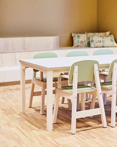 Helmituoleissa työskentely sujuu ergonimisesti.